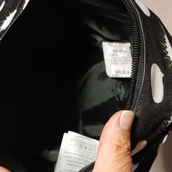 NWT Asics Unisex Belt Bag/ Fanny Pack - Picture 6 of 10